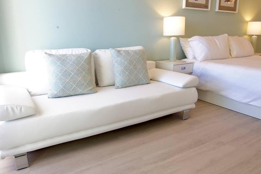Sea Lovers - Sea Front - Studio Apartment Монте-Гордо Экстерьер фото